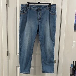 Straight Fit Light Medium Wash Jeans, Women’s 20W